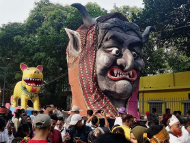 আনন্দ শোভাযাত্রায় ‘ফ্যাসিবাদের মুখাকৃতি’