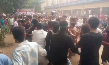 সারজিসের উপস্থিতিতে এনসিপির সমাবেশে দফায় দফায় মারামারি