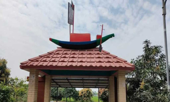 নৌকার প্রতিকৃতি ভেঙে আওয়ামী লীগ ছাড়লেন সাবেক ইউপি চেয়ারম্যান