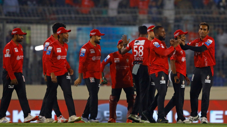 চিটাগংকে হারিয়ে টানা দ্বিতীয়বার চ্যাম্পিয়ন বরিশাল চিটাগংকে হারিয়ে টানা দ্বিতীয়বার চ্যাম্পিয়ন বরিশাল