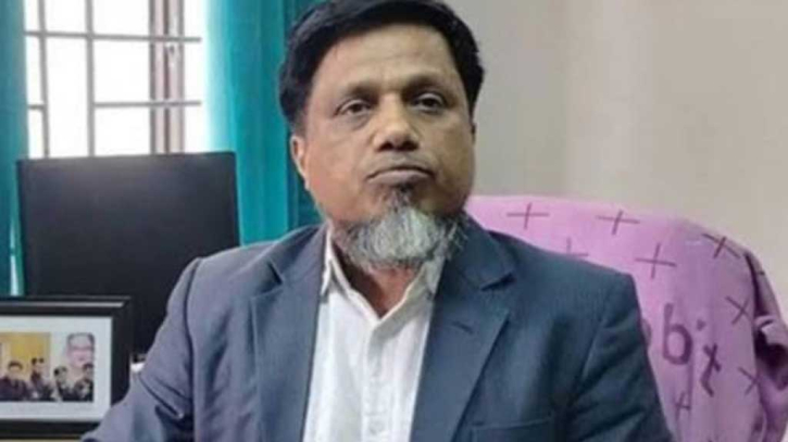 কুবির ডেপুটি রেজিস্ট্রারকে পুলিশে দিলেন শিক্ষার্থীরা কুবির ডেপুটি রেজিস্ট্রারকে পুলিশে দিলেন শিক্ষার্থীরা