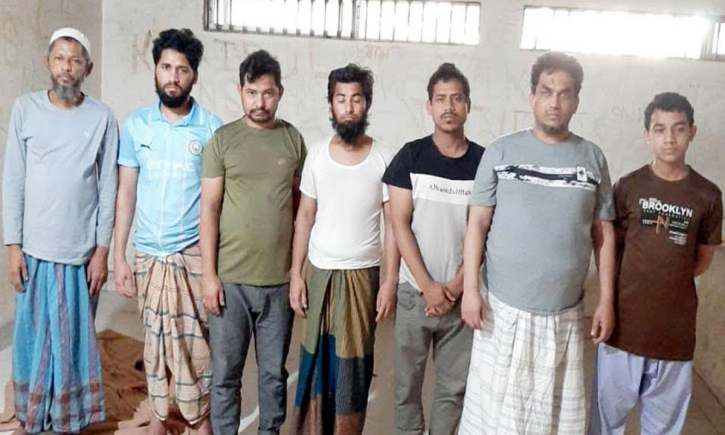 রোহিঙ্গাদের সশস্ত্র গোষ্ঠী আরসার প্রধানসহ ১০ জন গ্রেপ্তার রোহিঙ্গাদের সশস্ত্র গোষ্ঠী আরসার প্রধানসহ ১০ জন গ্রেপ্তার